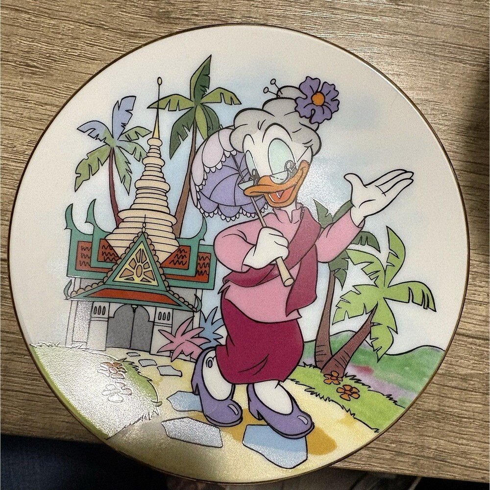 Disney New England Collectors Society Plate Collection: Daisy Duck Thailand